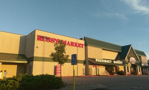 Russ’s Market At 33rd & Nebraska Parkway