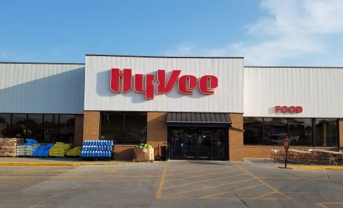 Hy-Vee Grocery Store