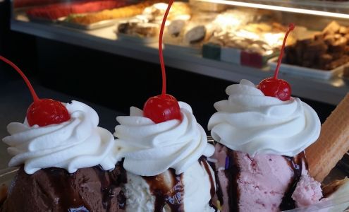 Nannos Bakery And Ice Cream Place