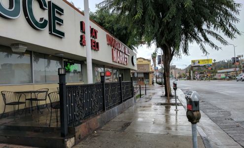 Woodland Hills Market