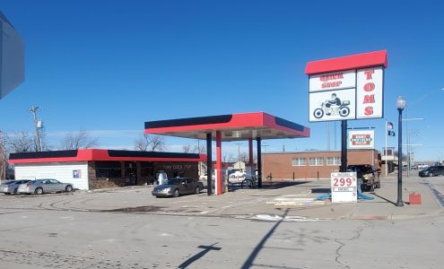 Tom's Quick Stop Shattuck