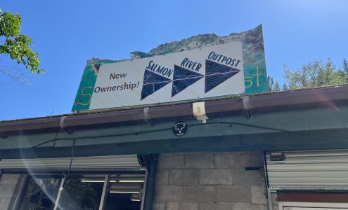 Salmon River Outpost Somes Bar