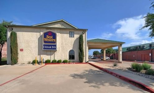 Best Western Cedar Inn