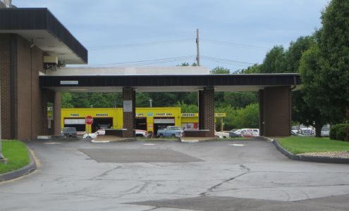 UMB Bank (with drive-thru services)