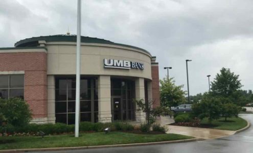 UMB Bank (with drive-thru services) Cottleville
