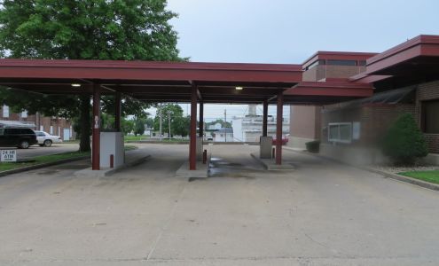 UMB Bank (with drive-thru services) Brookfield