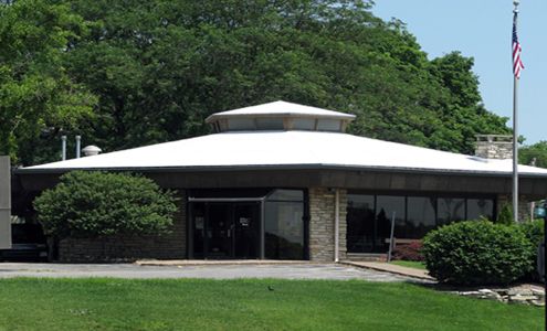 Blackhawk Bank & Trust Le Claire