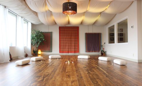 Vancouver Wellness Studio: Franklin St.