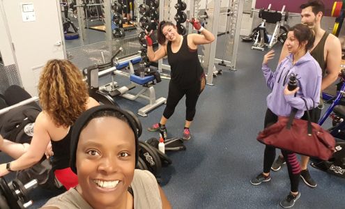 Crunch Fitness - Corona