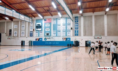 The Wolves' Den Rohnert Park