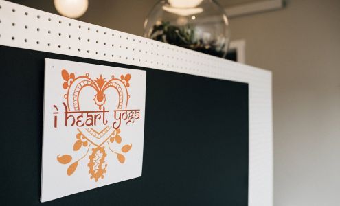 I Heart Yoga Etna