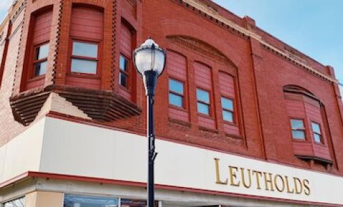 Leuthold Clothing Stores Cresco