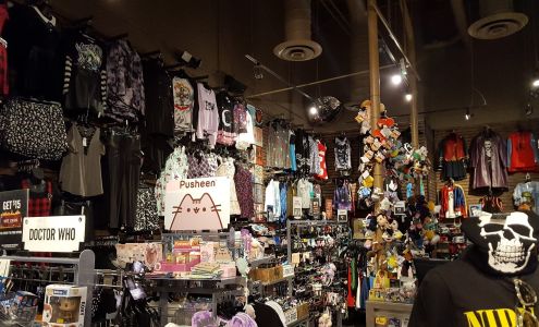 Hot Topic Farmington
