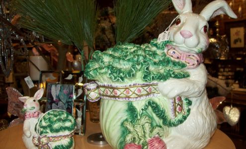 The Museum Gallery, Gifts, Collectibles, Antiques & Home Decor