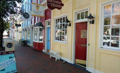 Fan Guitar and Ukulele