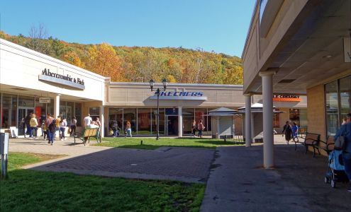 SKECHERS Factory Outlet Tannersville