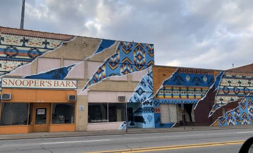 Snooper's Barn Used Book Store