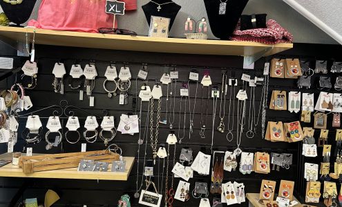 HIDDEN TREASURES GIFTS & BOOK-TEA-QUE