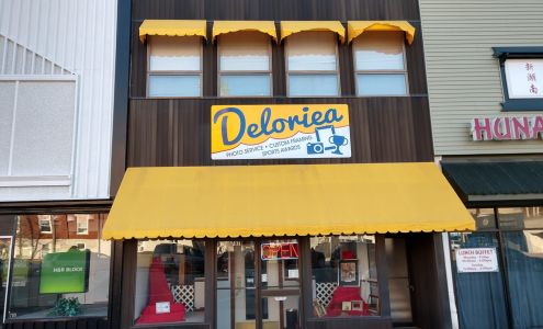 Deloriea Photo and Custom Framing