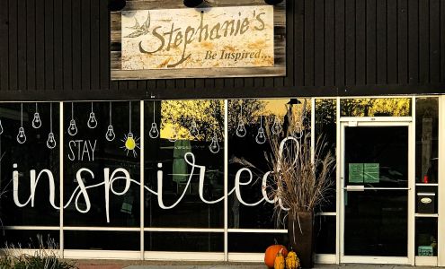 Stephanie's Holdrege