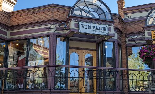 Vintage Sweet & Chic