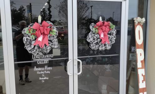 The Lewis Diamond Gallery