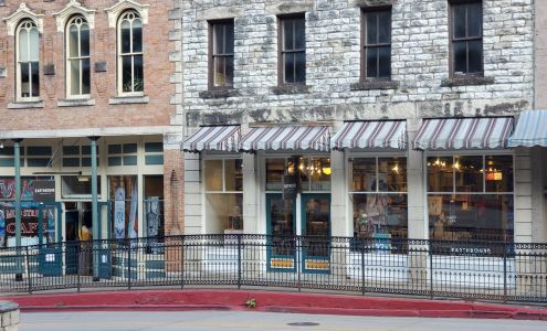 Earthbound Trading Co. Eureka Springs