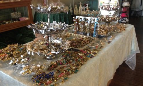 All That Glitters Eureka Springs