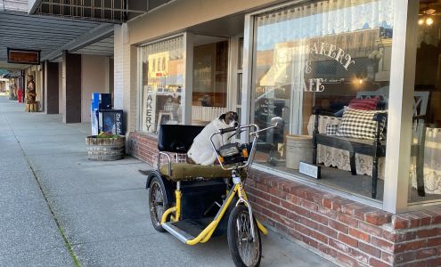 Oliver-Hammer Clothes Shop