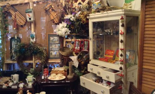 Woodgrove Antiques, Tea Room & Rock Shop