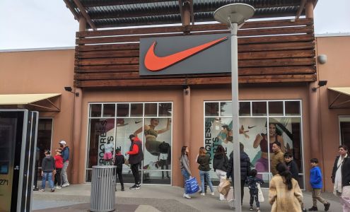 Nike Factory Store - Tulalip