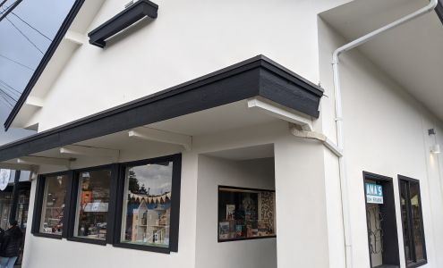 Dana's On Bainbridge