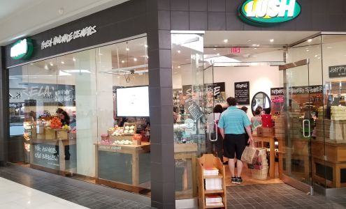 Lush Cosmetics Perimeter Mall