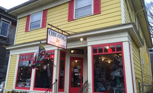 Oblong Books [Millerton] Millerton