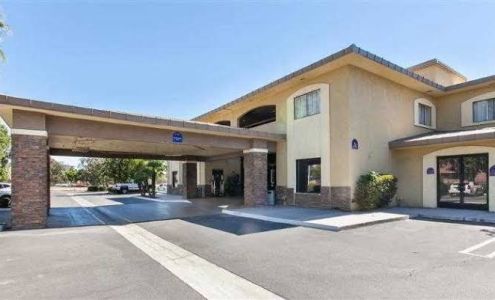 Hotel d’Lins Ontario Airport