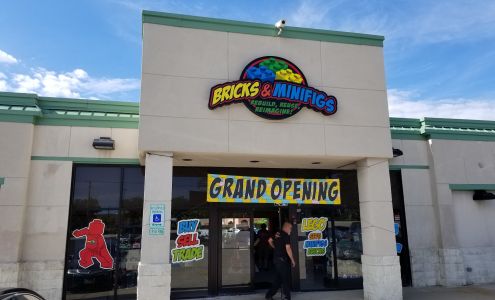 Bricks & Minifigs Wheaton