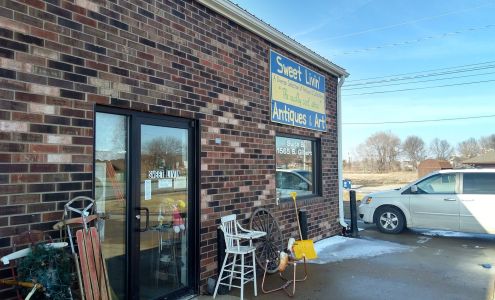 Sweet Livin' Antiques, Arts & Records