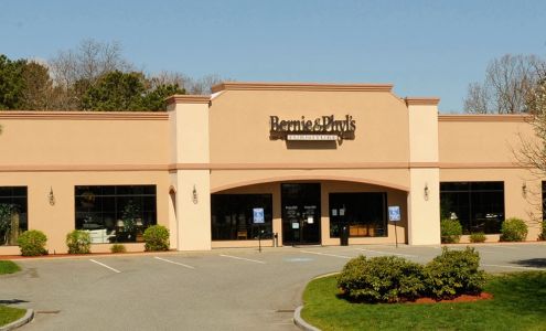 Bernie & Phyl's Furniture Westborough