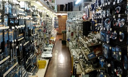 Cedar Grove Hardware Hank