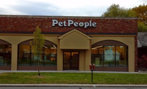 Hollywood Feed Grosse Pointe Woods