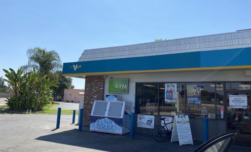 7-11 store, Valero Gas