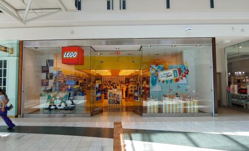 The LEGO® Store Woodlands