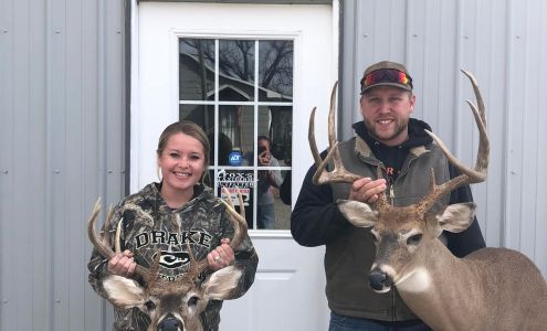 Foxs Taxidermy McCune