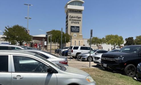 A|X Premium Outlets Cypress