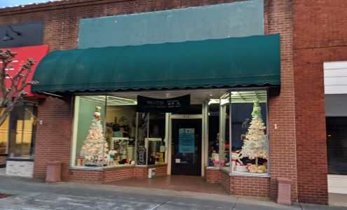 Paws and Purrs Barkery and Boutique