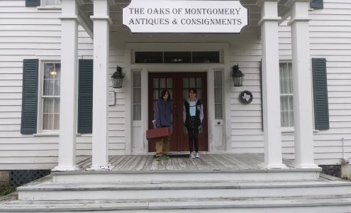 The Oaks of Montgomery Antiques