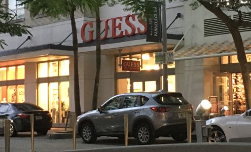 GUESS Factory