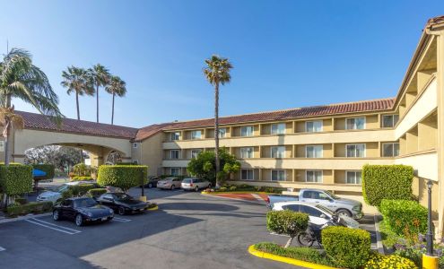 BEST WESTERN PLUS Newport Mesa Inn