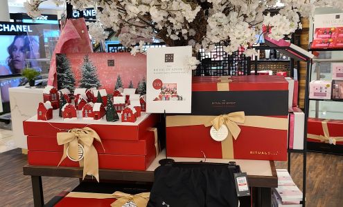 Finish Line (located inside Macy's)