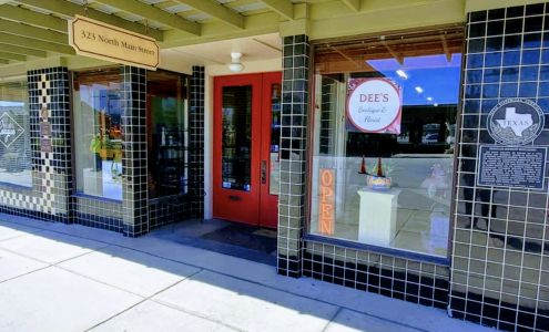 Dee's Flowers & Gifts